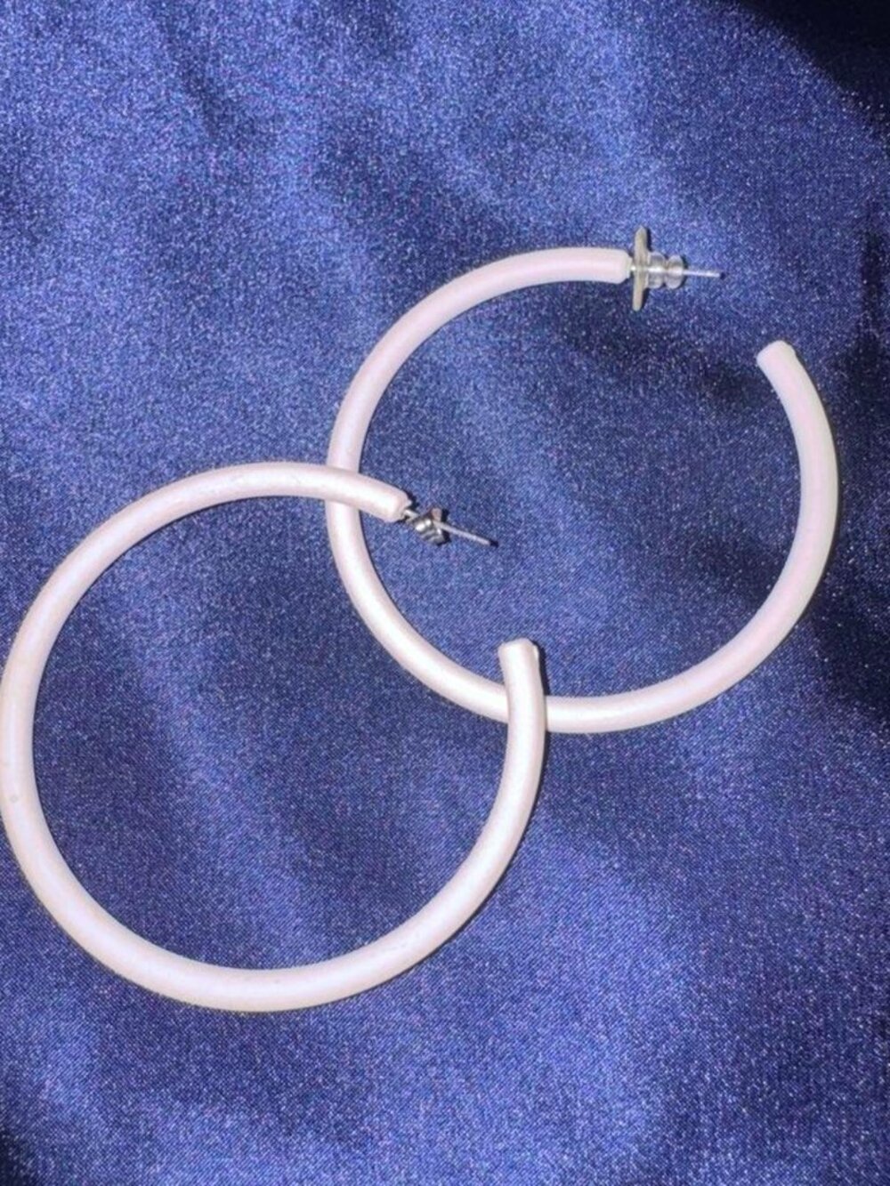 White hoop earrings🤍🤍🤍🤍